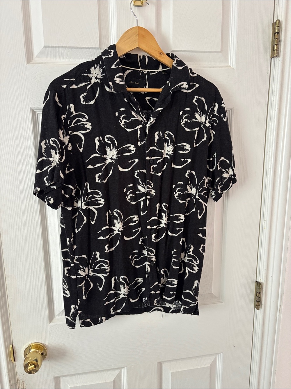 Porter & Ash Black Floral Linen Blend Short Sleeve Button Up Shirt M